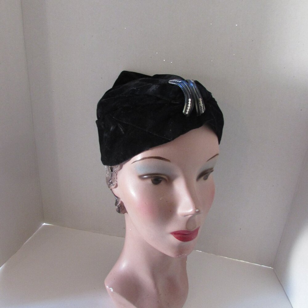 Unusual Vintage Black Velvet Hat Cone Shape 1940 Era